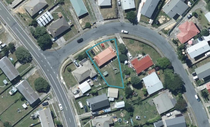 85 Arahura Crescent, Waitangirua, Porirua - Carousel 1