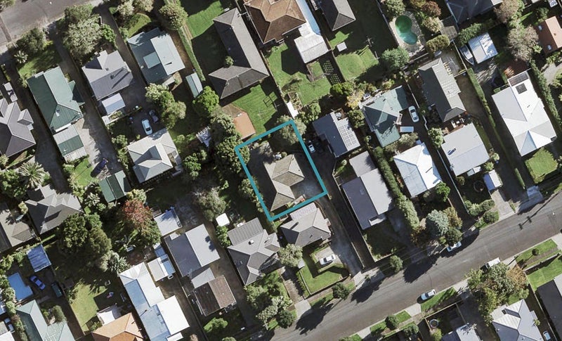 11 Harbutt Avenue, Mount Albert, Auckland - Carousel 1
