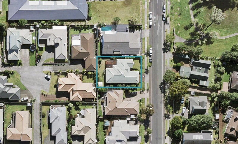 105 Marina View Drive, West Harbour, Auckland - Carousel 1