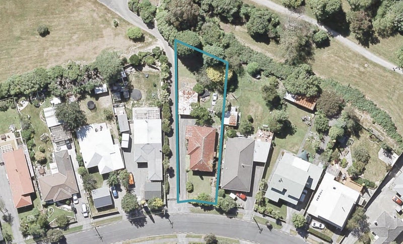 29 Poole Crescent, Wainuiomata, Lower Hutt - Carousel 1