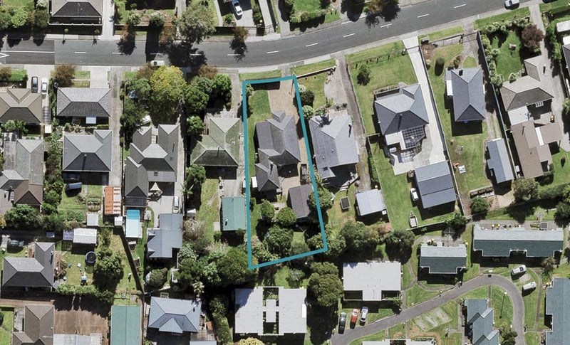 18 Moor Avenue, Te Atatu Peninsula, Auckland - Carousel 1