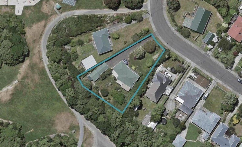28 Kaitawa Crescent, Paraparaumu - Carousel 1