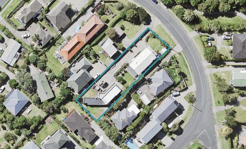 2/5 Nigel Road, Browns Bay, Auckland - Carousel 1