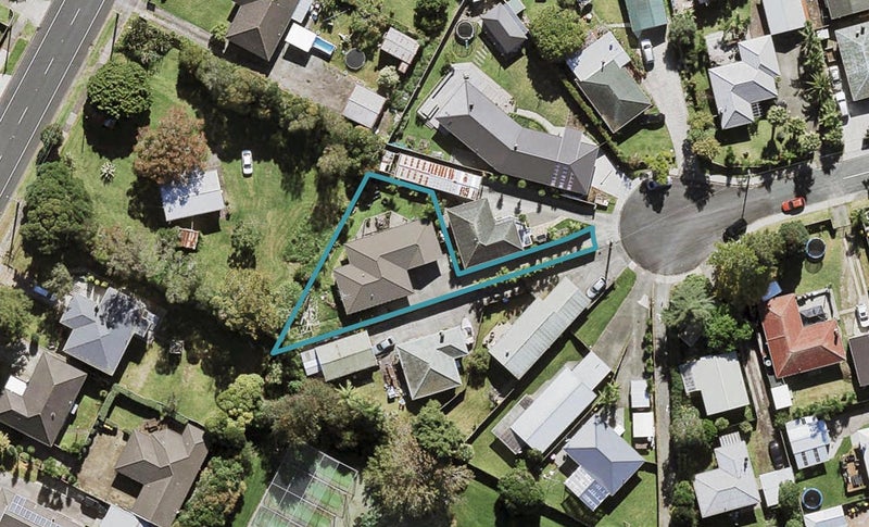 11 Holman Road, Te Atatu Peninsula, Auckland - Carousel 1