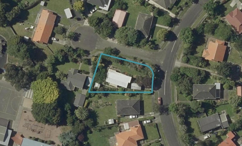 83 Savage Crescent, West End, Palmerston North - Carousel 1