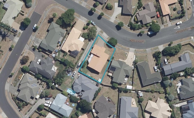 7 Waiwherowhero Drive, St Andrews, Hamilton - Carousel 1
