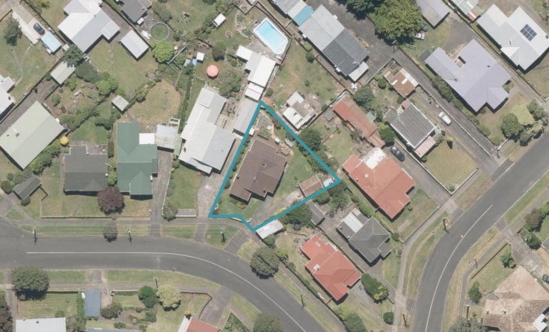 2 Swiss Avenue, Gonville, Whanganui - Carousel 1