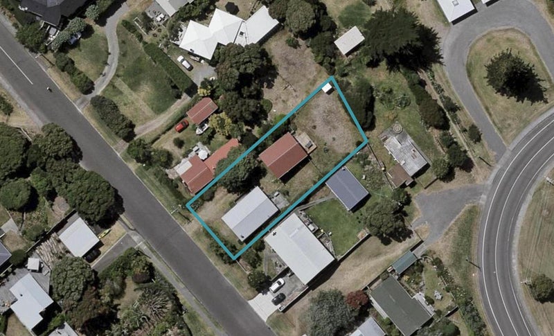 17 Heperi Street, Waikanae Beach, Waikanae - Carousel 1