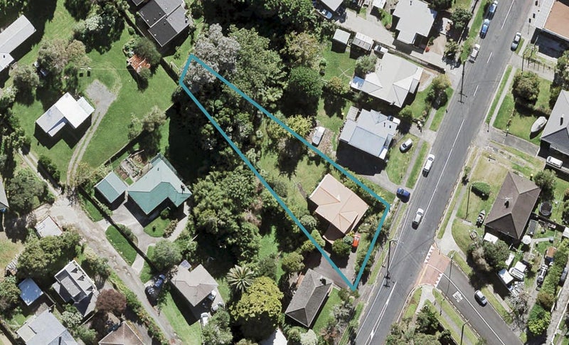 13 Hutchinson Avenue, New Lynn, Auckland - Carousel 1