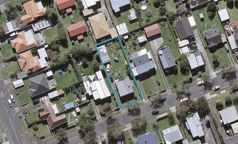 5 Exeter Street, Brooklands, New Plymouth - Carousel 1
