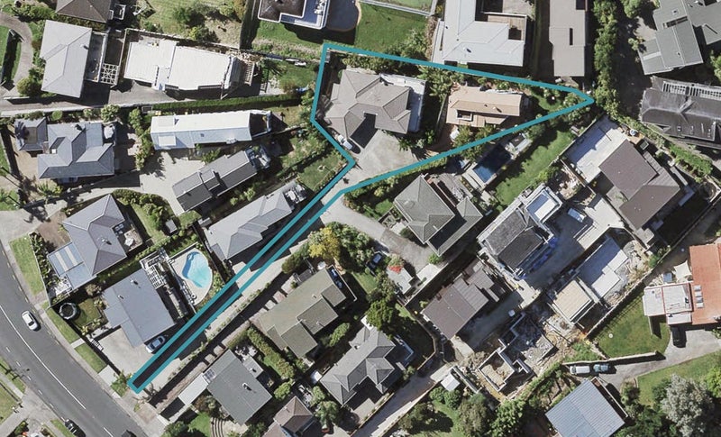 2/83 East Coast Road, Castor Bay, Auckland - Carousel 1