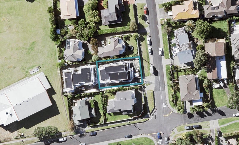 11 Miri Road, Rothesay Bay, Auckland - Carousel 1