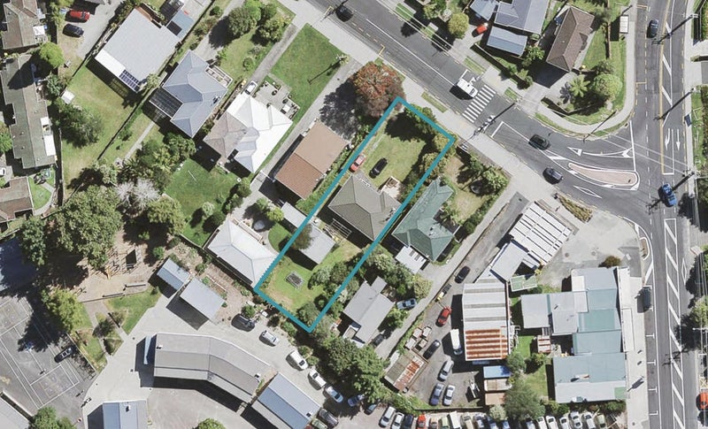6 Kaurilands Road, Titirangi, Auckland - Carousel 1