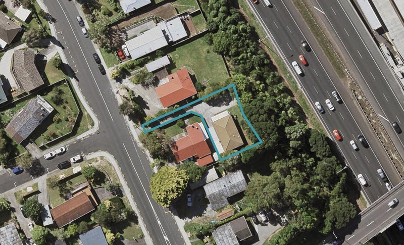 5A Totaravale Drive, Totara Vale, Auckland - Carousel 1