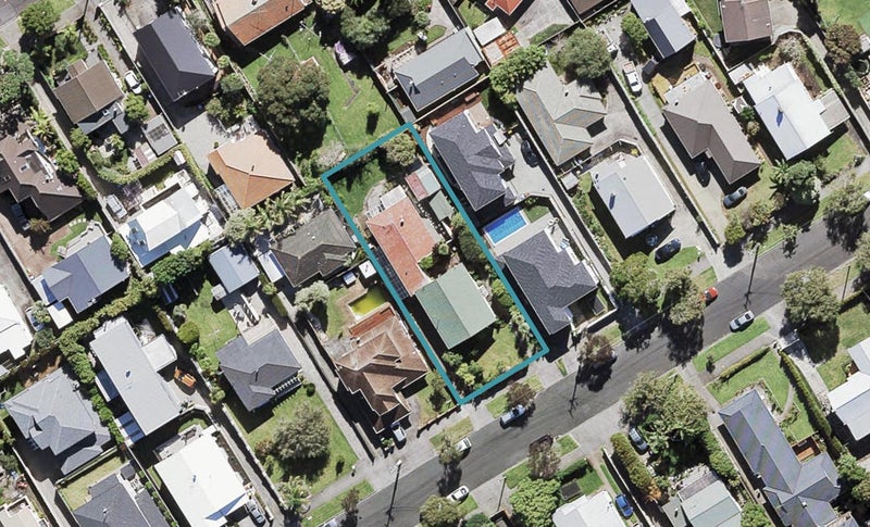17 St Michaels Avenue, Point Chevalier, Auckland - Carousel 1