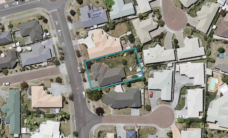57 Kensington Drive, Taradale, Napier - Carousel 1