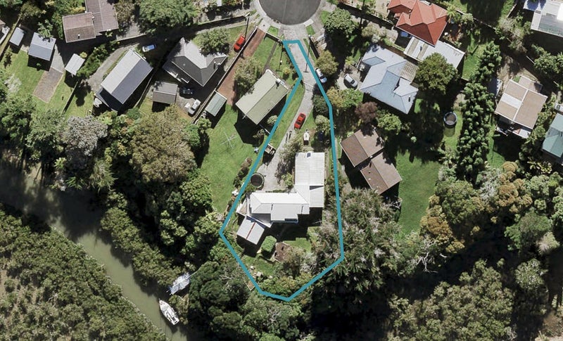 12 Hughes Terrace, Te Atatu Peninsula, Auckland - Carousel 1