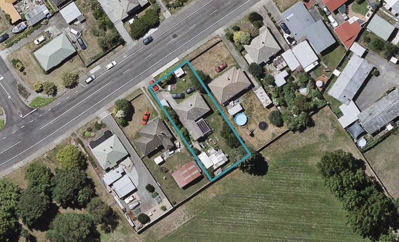 1205 Willowpark Road North, Mayfair, Hastings - Carousel 1