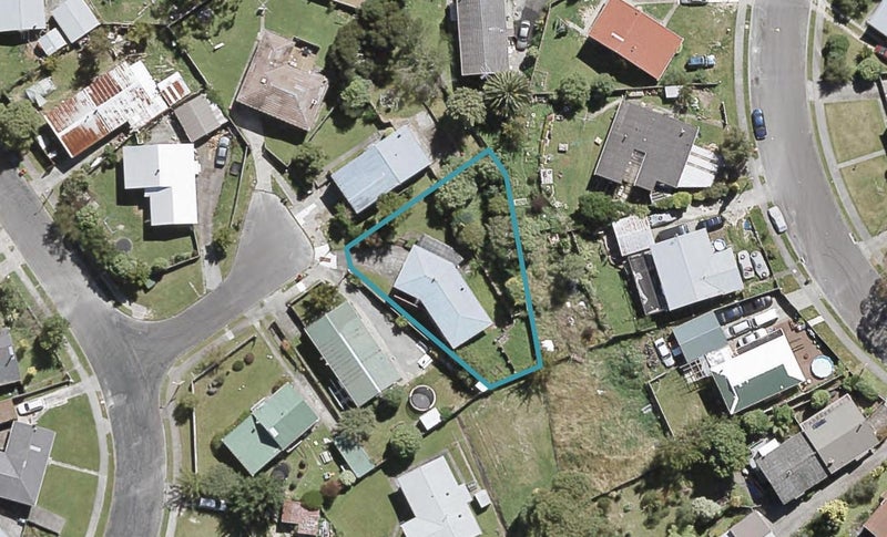 11 Edelweiss Grove, Timberlea, Upper Hutt - Carousel 1