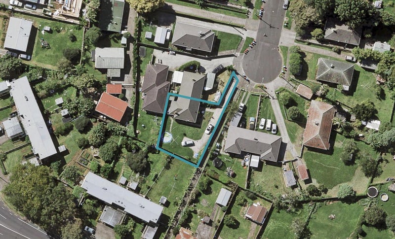 43 Ropata Avenue, Point England, Auckland - Carousel 1