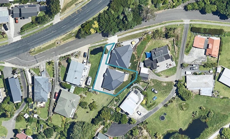 9 Coach Drive, Otumoetai, Tauranga - Carousel 1