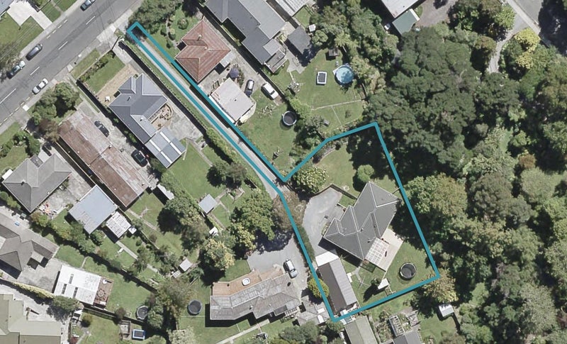 7 Pinehaven Road, Pinehaven, Upper Hutt - Carousel 1
