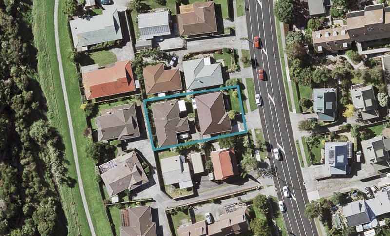 2/81 Aviemore Drive, Highland Park, Auckland - Carousel 1