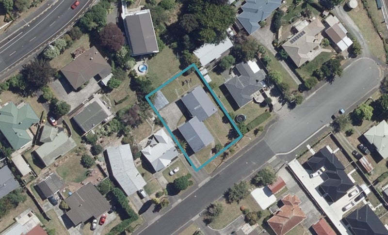 12 Windsor Road, Maeroa, Hamilton - Carousel 1