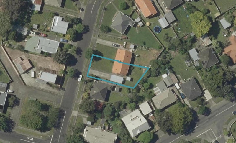 33 Savage Crescent, West End, Palmerston North - Carousel 1