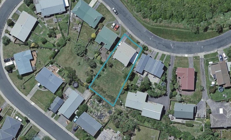 36B Colchester Crescent, Newlands, Wellington - Carousel 1