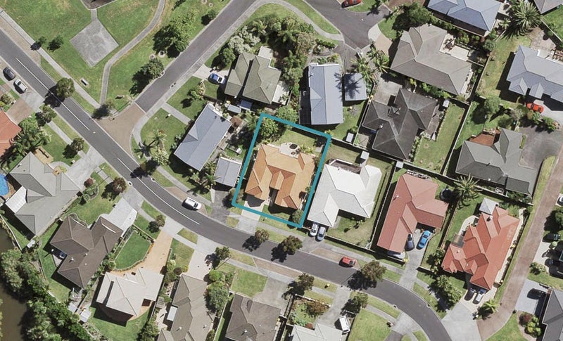 19 Semillon Avenue, Henderson, Auckland - Carousel 1