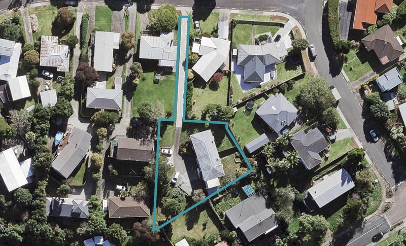 1/6 Segedin Place, Glenfield, Auckland - Carousel 1
