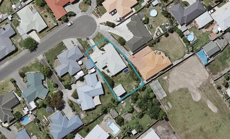 15 Amanda Place, Mayfair, Hastings - Carousel 1