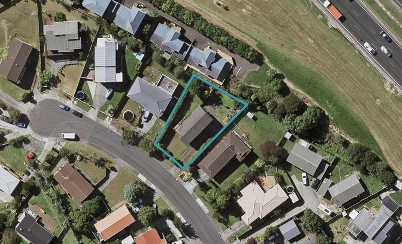 91 Totaravale Drive, Totara Vale, Auckland - Carousel 1