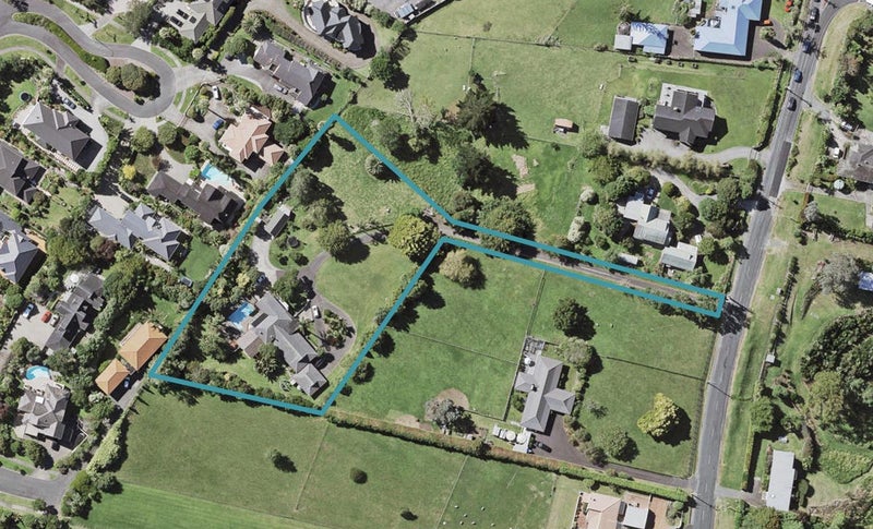 374 Point View Drive, Shamrock Park, Auckland - Carousel 1
