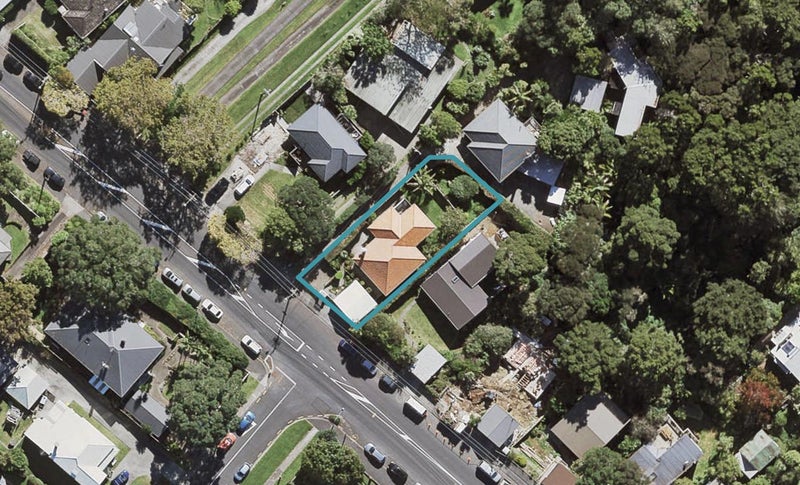 153 Hinemoa Street, Birkenhead, Auckland - Carousel 1