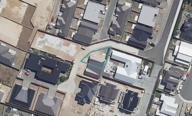 2/12 Onukutara Place, Huntington, Hamilton - Carousel 1