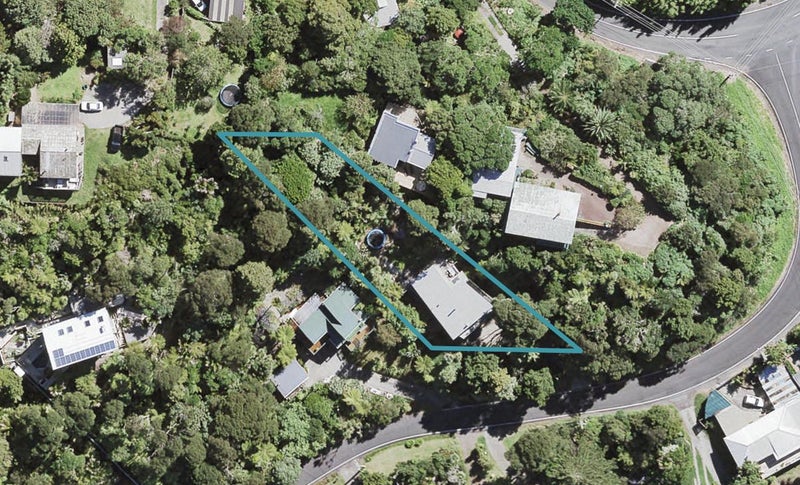 5 Kauri Point Road, Laingholm, Auckland - Carousel 1