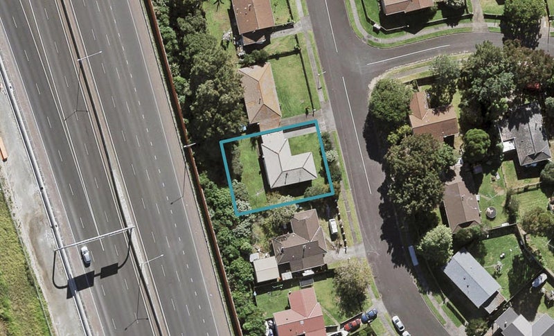 25 Holmes Drive, West Harbour, Auckland - Carousel 1