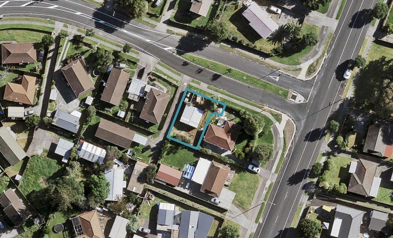 2 Etherton Drive, Weymouth, Auckland - Carousel 1