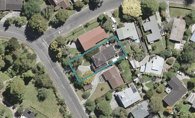 69 Blue Mountains Road, Pinehaven, Upper Hutt - Carousel 1