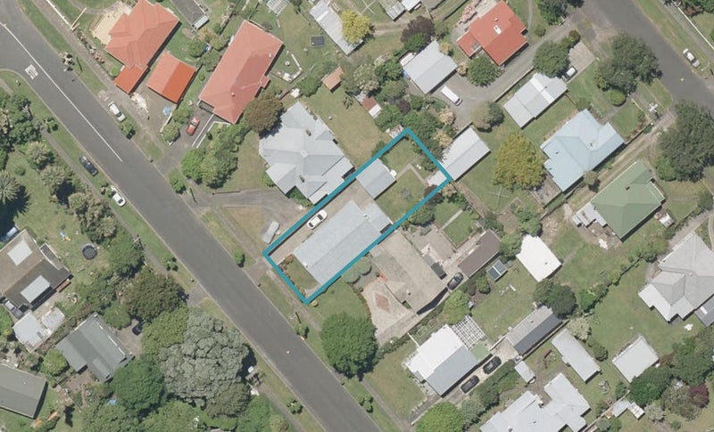 9 Helmore Street, Whanganui East, Whanganui - Carousel 1