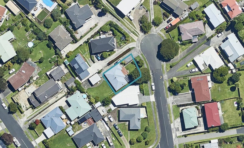 22 Warwick Place, Brookfield, Tauranga - Carousel 1
