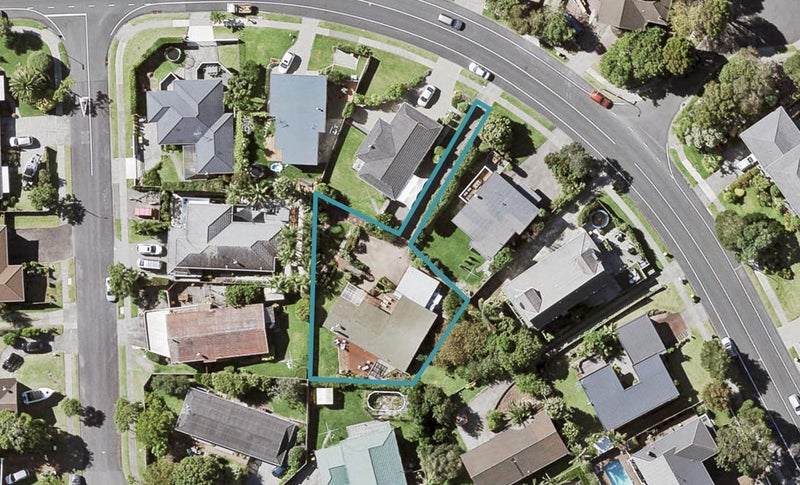 17 Clovelly Road, Bucklands Beach, Auckland - Carousel 1