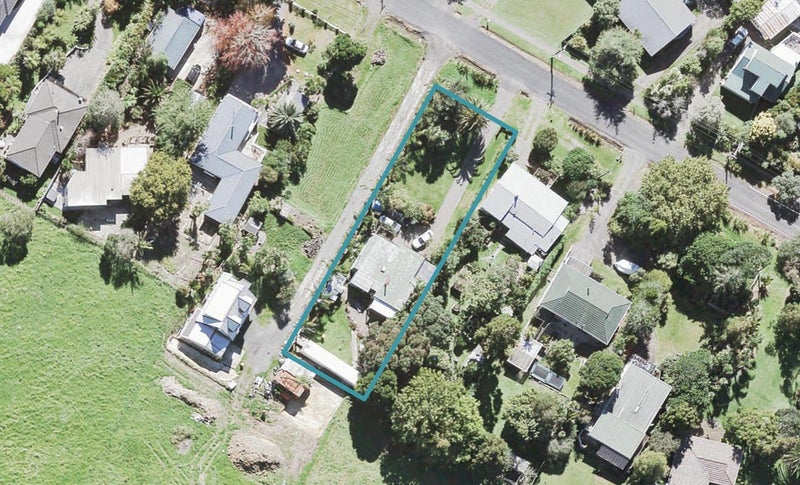 27 Grassmere Road, Henderson Valley, Auckland - Carousel 1