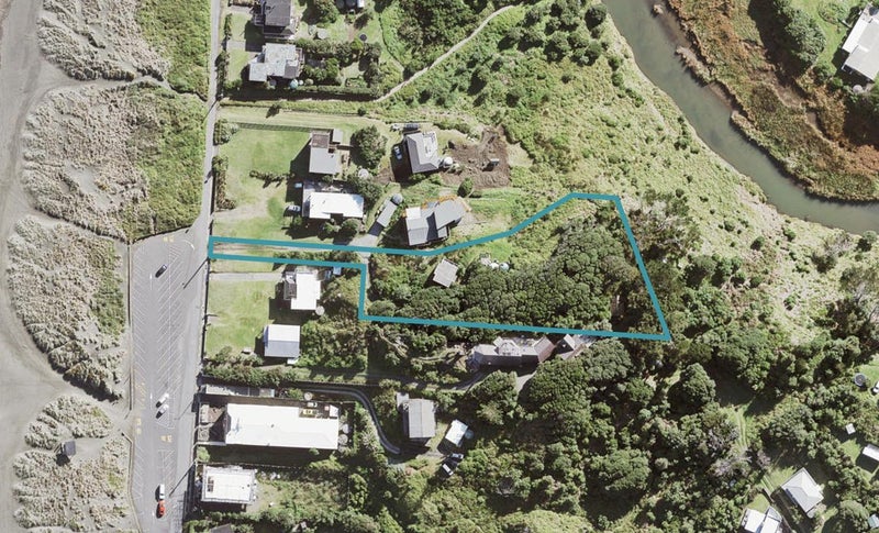 33 Marine Parade South, Piha - Carousel 1