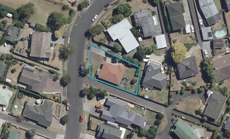 39 Sunnyhills Avenue, Glenview, Hamilton - Carousel 1