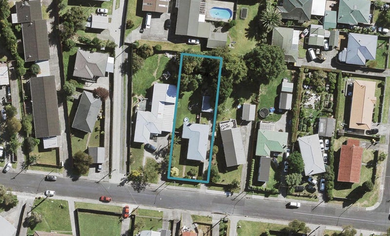 31 Harrington Road, Henderson, Auckland - Carousel 1