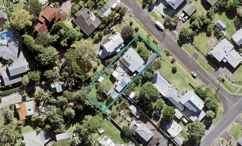 9 Alison Avenue, Herald Island, Auckland - Carousel 1