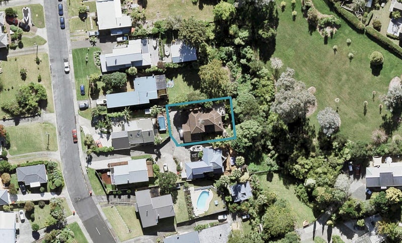 12A Sealy Road, Torbay, Auckland - Carousel 1